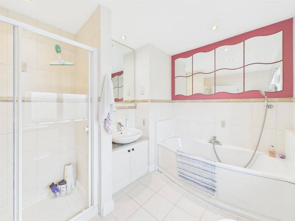 En-Suite Bathroom