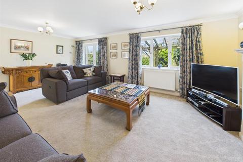 15 Bristol Road, Chippenham, SN15 1NH