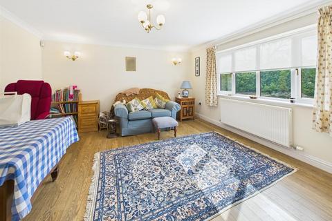 15 Bristol Road, Chippenham, SN15 1NH