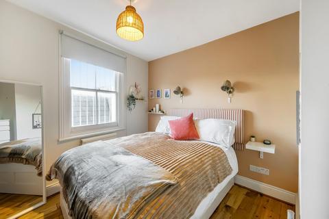 2 bedroom flat for sale, Caistor Mews, Balham