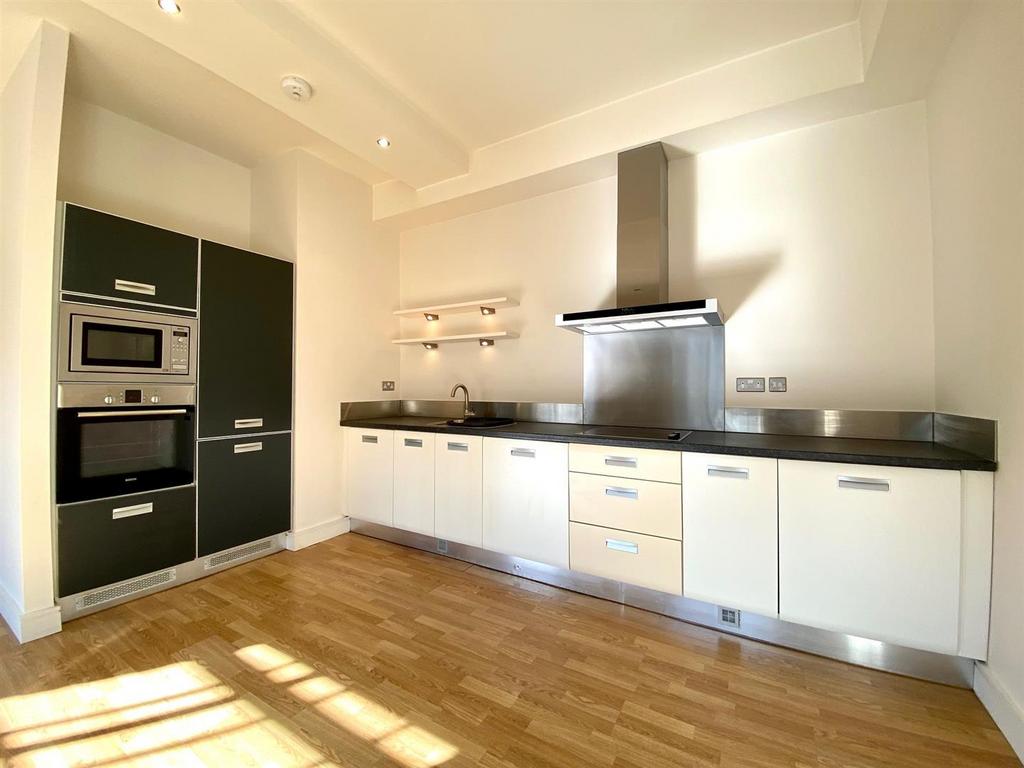 Kitchen 2.jpg