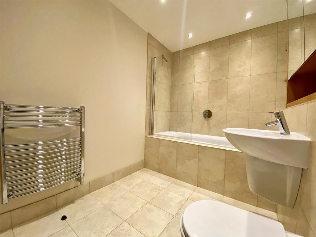 Bathroom 2.jpg