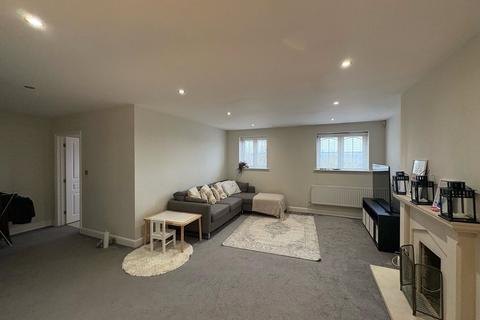 2 bedroom apartment to rent, North Street, Winkfield, Windsor, Berkshire, SL4