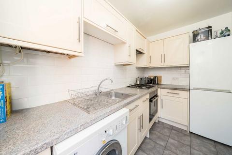 1 bedroom flat to rent, Latchmere Road, London SW11