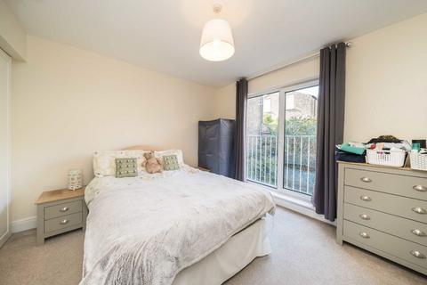 1 bedroom flat to rent, Latchmere Road, London SW11