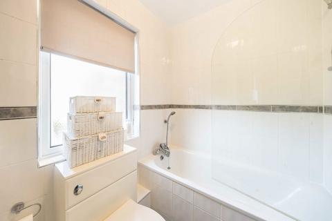 1 bedroom flat to rent, Latchmere Road, London SW11