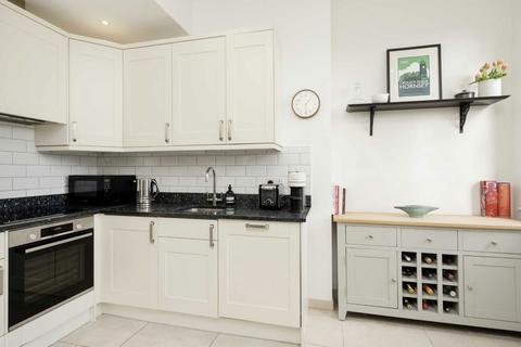 2 bedroom flat for sale, Heathville Road, London N19