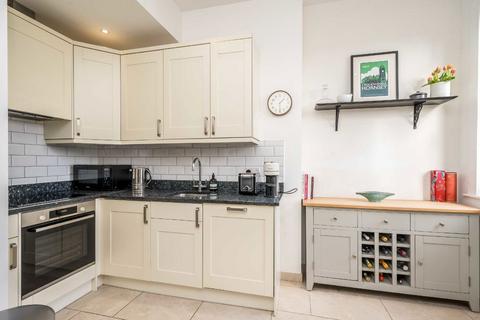 2 bedroom flat for sale, Heathville Road, London N19