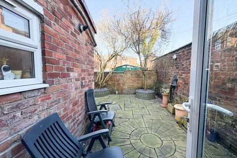 2 bedroom end of terrace house for sale, Old Chapel Street, Edgeley