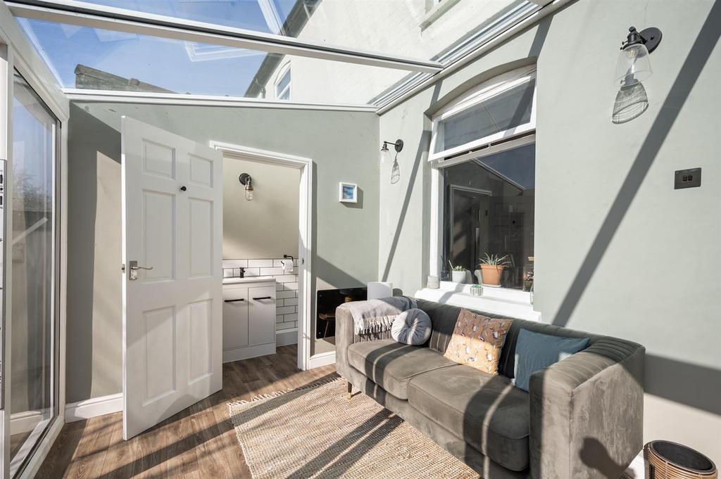 Sun Room to WC.jpg