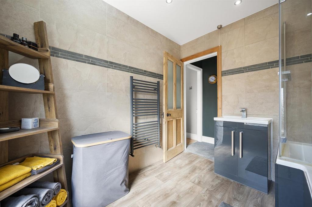 Bathroom - vanity unit.jpg