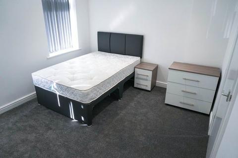 1 bedroom in a house share to rent, Pensnett, Brierley Hill DY5