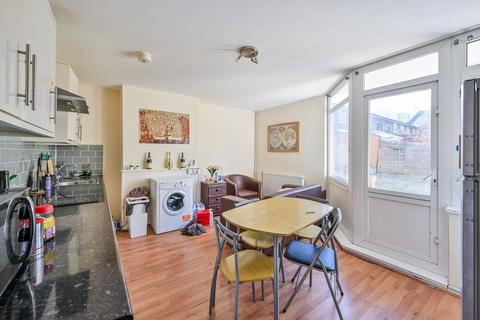 4 bedroom flat for sale, Cleveland Way, Stepney, London, E1