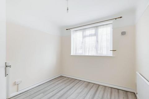 2 bedroom flat to rent, Hambledon Gardens, London SE25