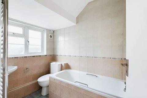 2 bedroom flat to rent, Hambledon Gardens, London SE25