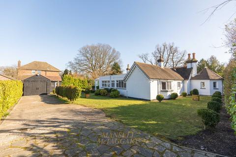 3 bedroom detached house for sale, Smallfield Road, Horley RH6