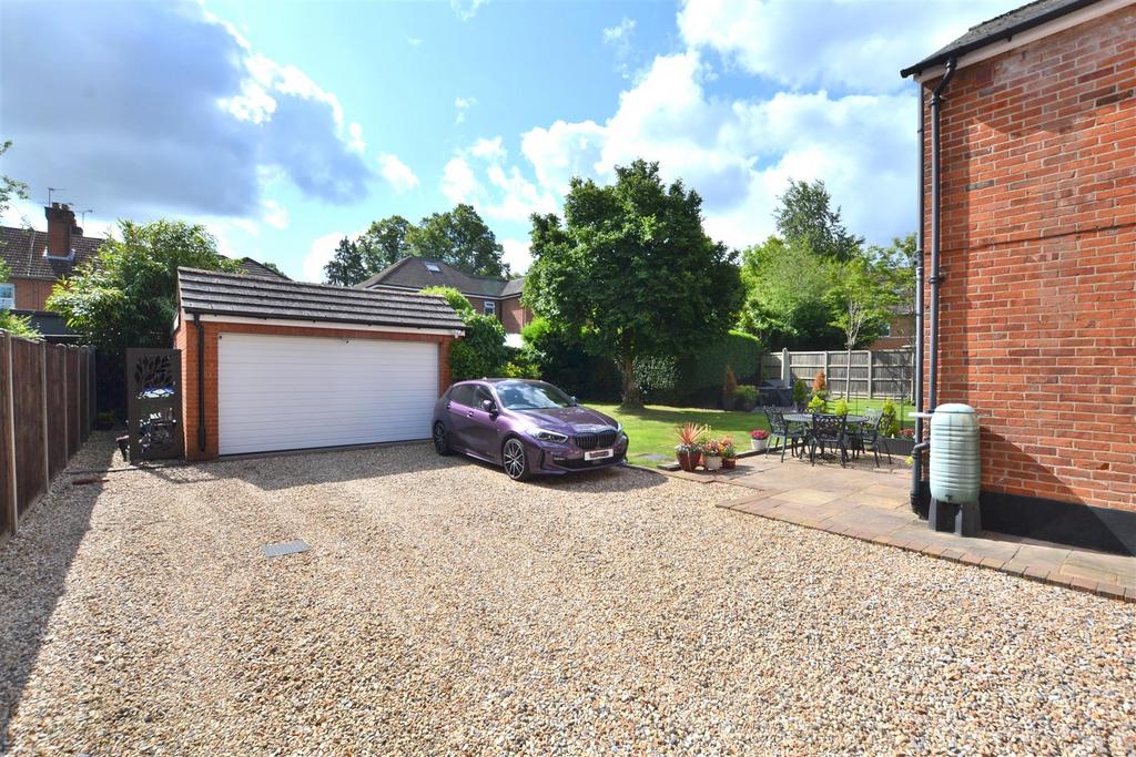 Garage, Driveway Parking.JPG