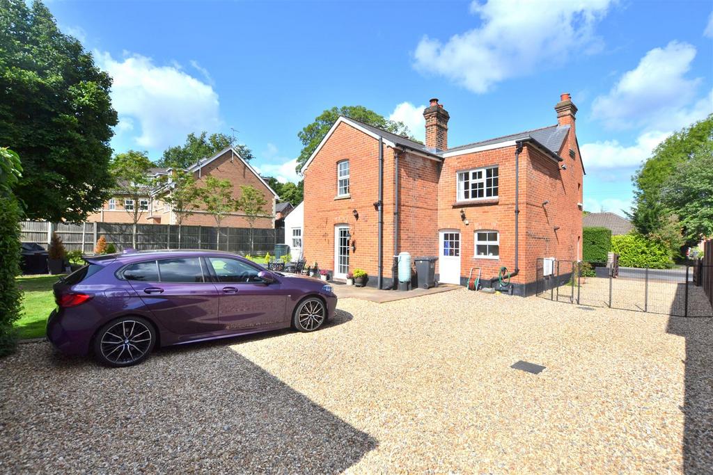 Driveway, Garden.JPG