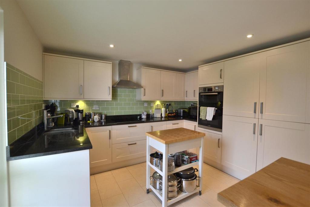 Kitchen 1.JPG