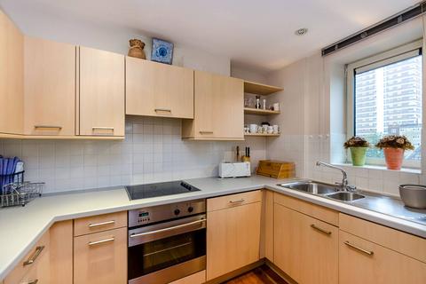 2 bedroom flat to rent, Buckingham Palace Road, Pimlico, London, SW1W