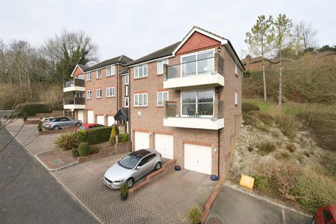 2 bedroom apartment for sale, Southview Road, Warlingham, Surrey