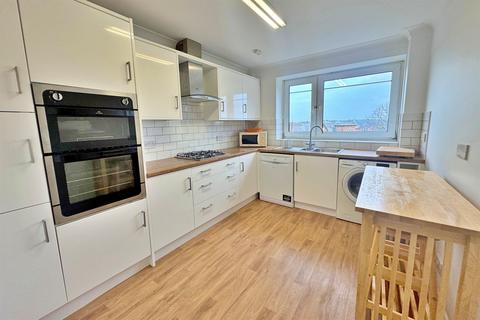 3 bedroom flat to rent, Westbourne