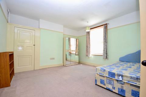 5 Semley Road, London, SW16 4PS