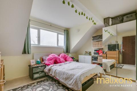 51 Willow View, London, SW19 2UR