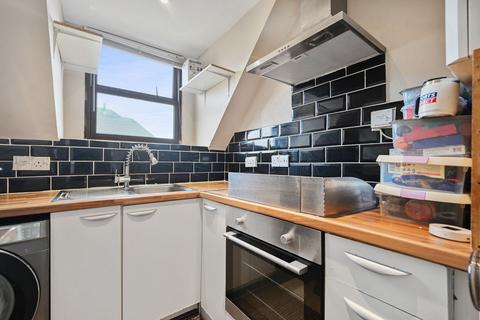 1 bedroom flat for sale, Grove Road, Mitcham CR4