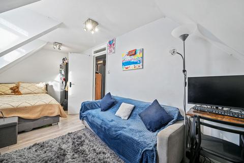 1 bedroom flat for sale, Grove Road, Mitcham CR4