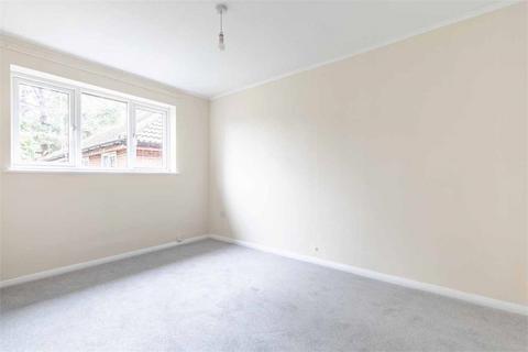 2 bedroom end of terrace house to rent, Langtons Meadow, Farnham Common SL2