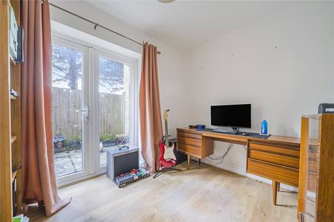 3 bedroom apartment for sale, Athenlay Road, London