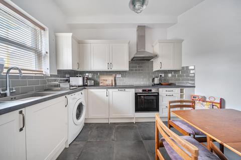 3 bedroom apartment for sale, Athenlay Road, London