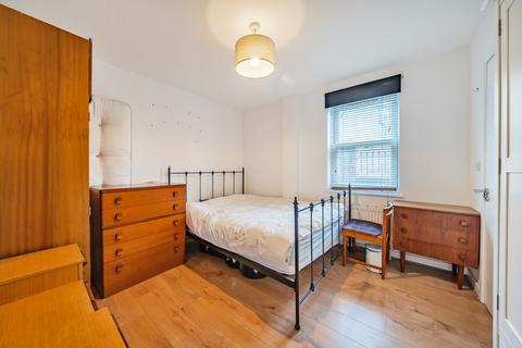 3 bedroom apartment for sale, Athenlay Road, London
