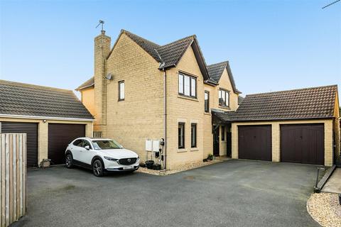 4 bedroom detached house for sale, St Mellion Close, Chippenham