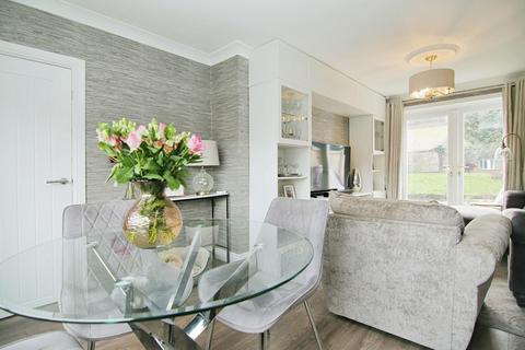 2 bedroom end of terrace house for sale, Troydale Gardens, Pudsey