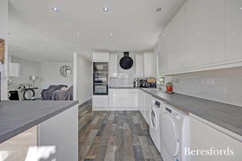 10 Bootham Road, Billericay, CM12 9NG