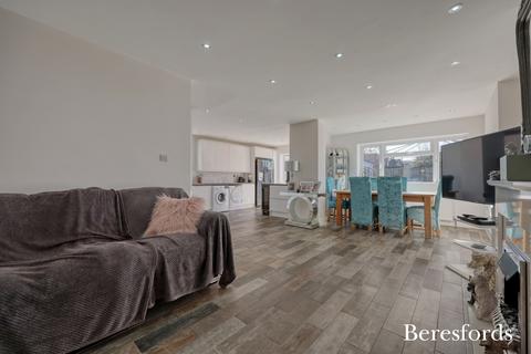 10 Bootham Road, Billericay, CM12 9NG