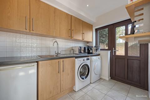 19 Cavell Road, Billericay, CM11 2HS