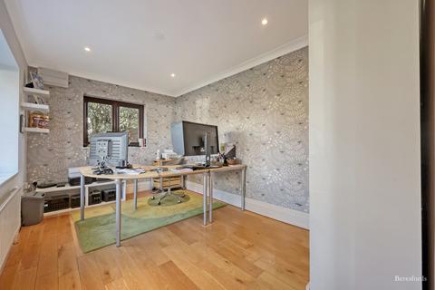 19 Cavell Road, Billericay, CM11 2HS