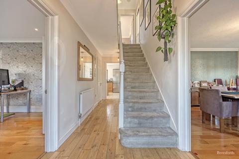19 Cavell Road, Billericay, CM11 2HS