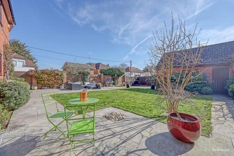 19 Cavell Road, Billericay, CM11 2HS