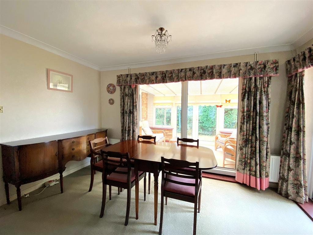 13 Grenada Close - Lounge2.jpg