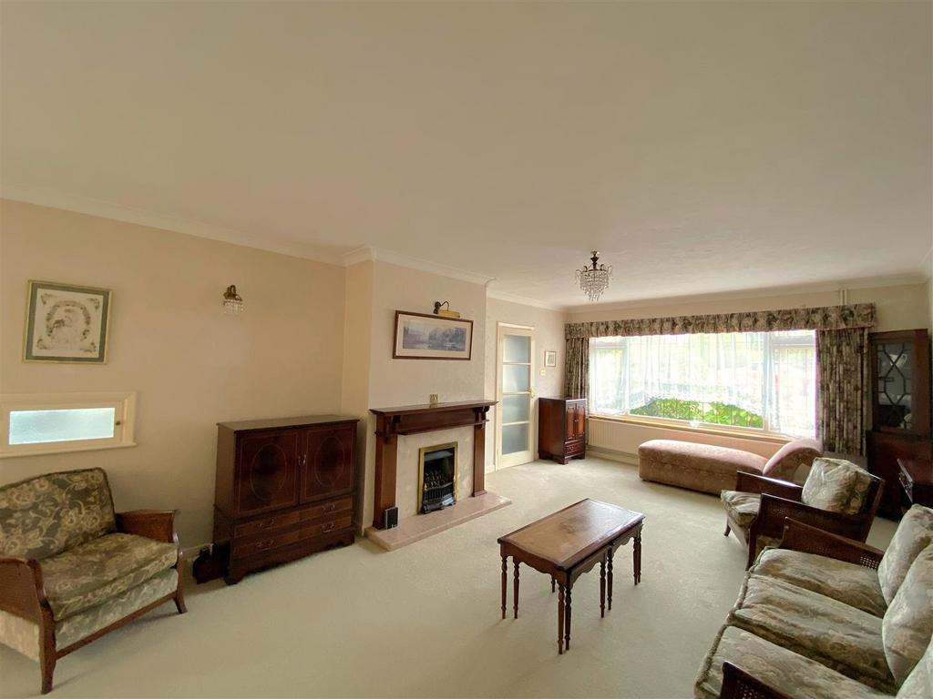 13 Grenada Close - Lounge3.jpg
