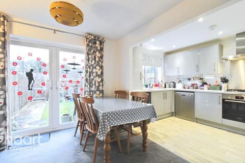 3 bedroom terraced house for sale, St Lucia Park, Bordon