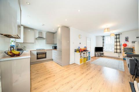 2 bedroom flat to rent, Campshill Road, London SE13