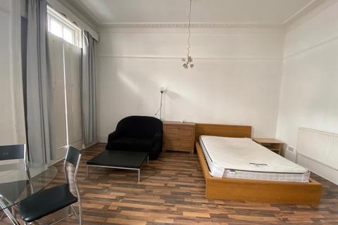 Studio to rent, Spring Street, W2 3RA