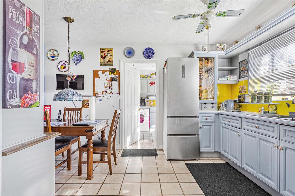 Wickets Kitchen Diner.jpg