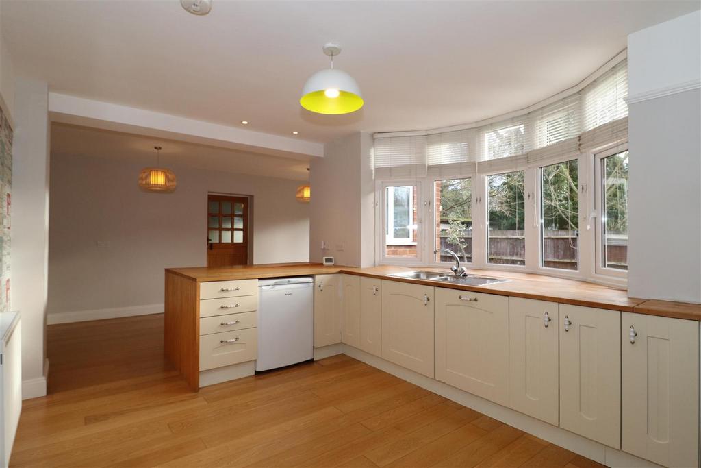 Fitted kitchen