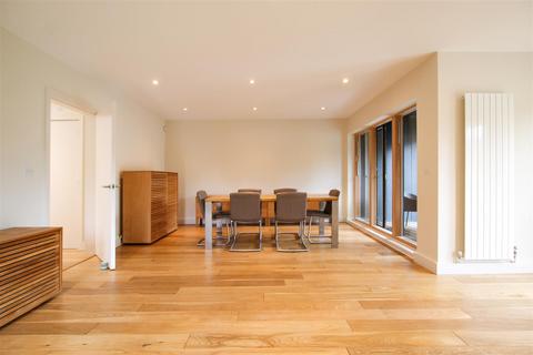 3 bedroom penthouse to rent, Long Road, Cambridge CB2